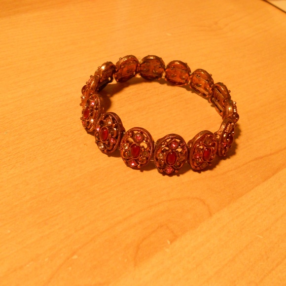 Elegant Pink & Red Crystal Stretch Bracelet - Picture 3 of 3